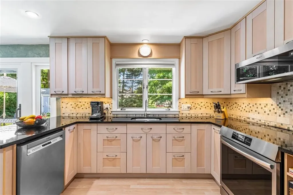 71 Primrose Hill Road Barrington RI 02806