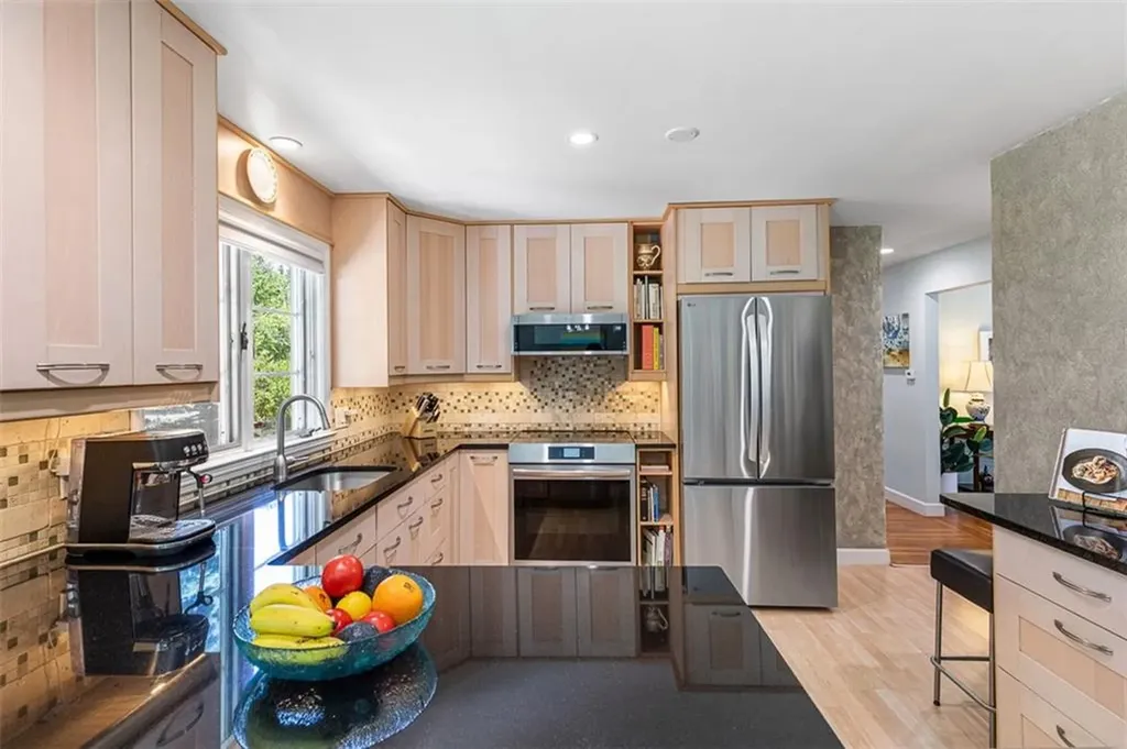 71 Primrose Hill Road Barrington RI 02806