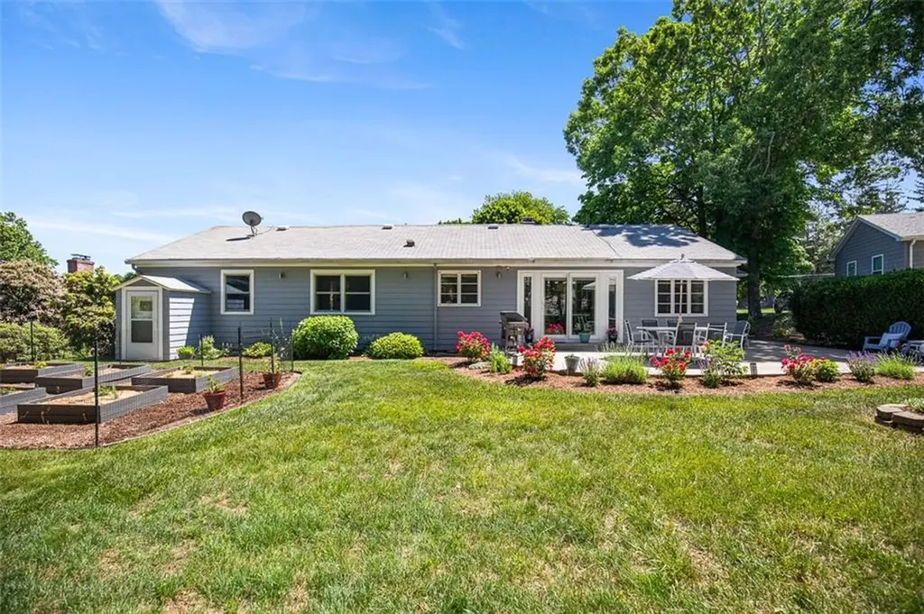 71 Primrose Hill Road Barrington RI 02806