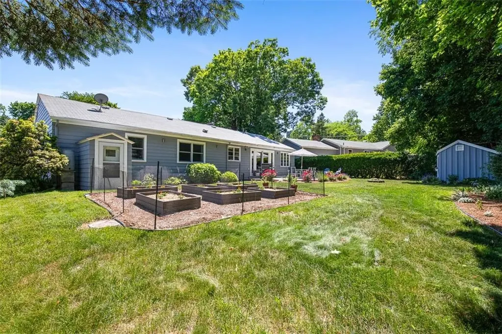 71 Primrose Hill Road Barrington RI 02806