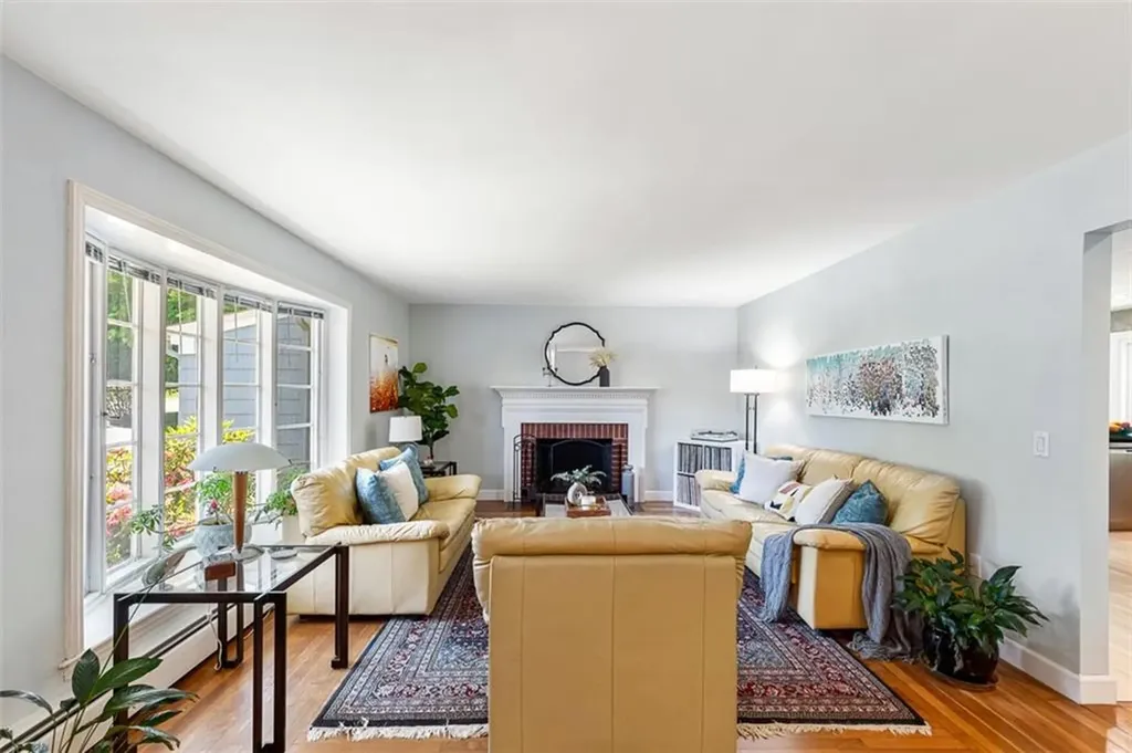 71 Primrose Hill Road Barrington RI 02806