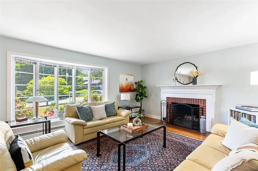 71 Primrose Hill Road Barrington RI 02806