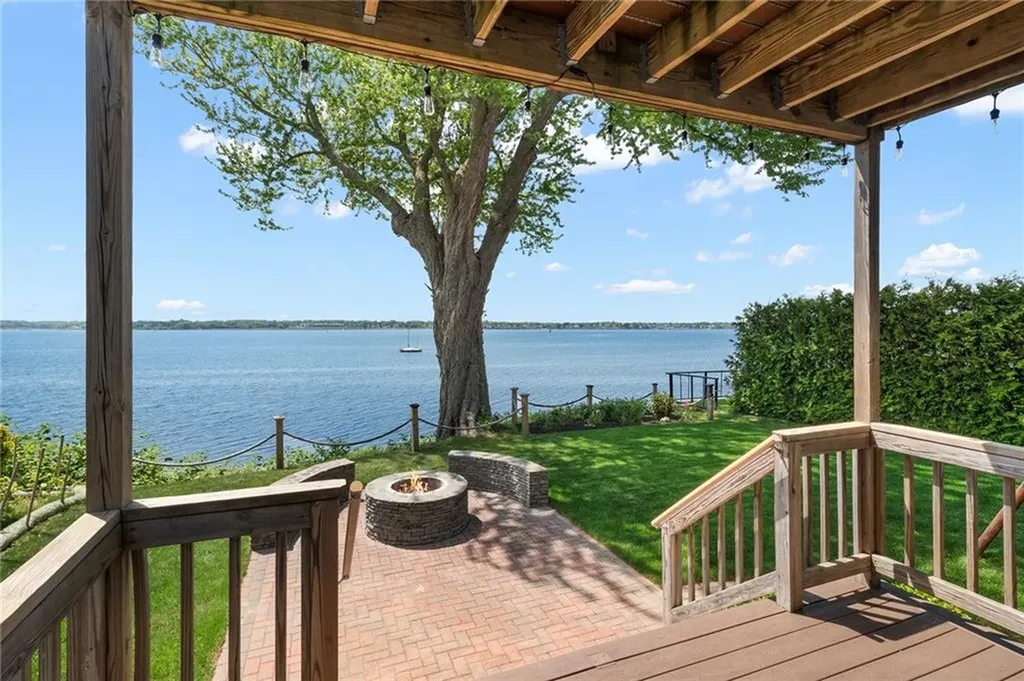 53 White Avenue East Providence RI 02915