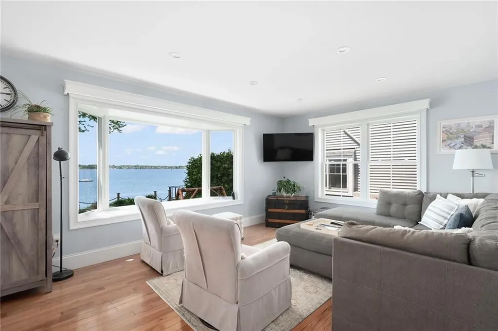 53 White Avenue East Providence RI 02915
