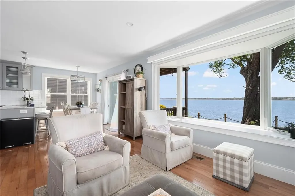53 White Avenue East Providence RI 02915