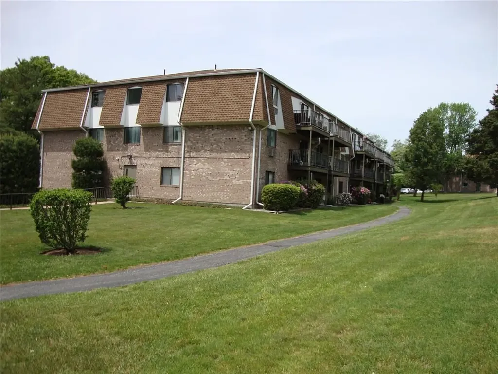 752 Quaker Lane Warwick RI 02818