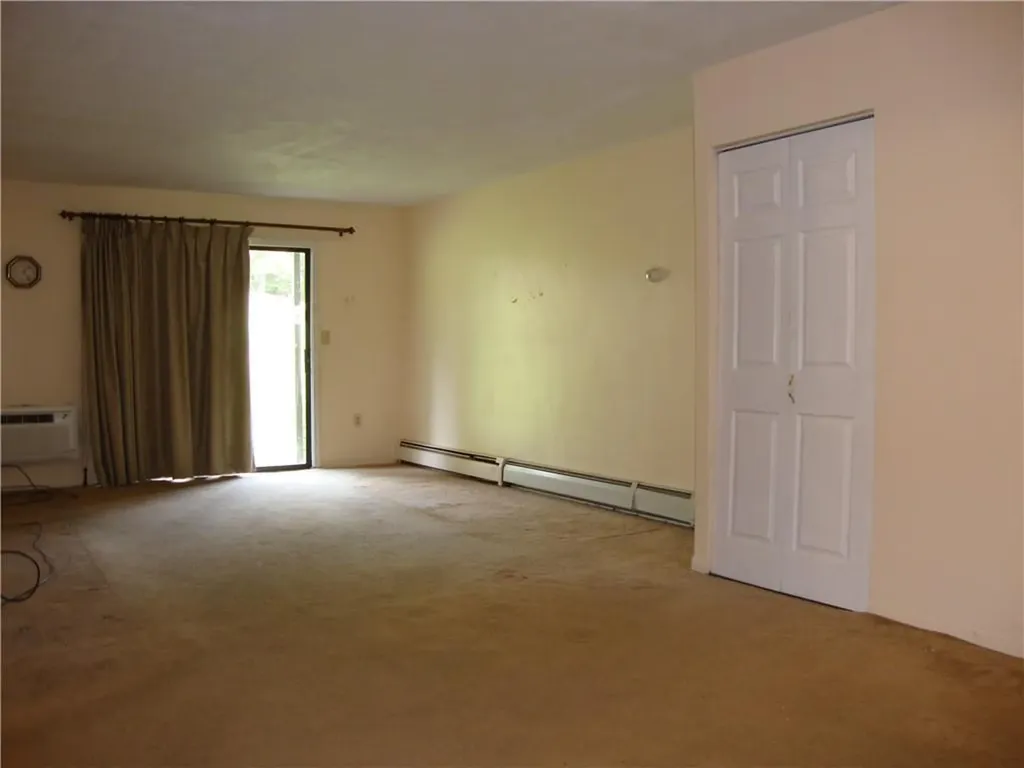 752 Quaker Lane Warwick RI 02818