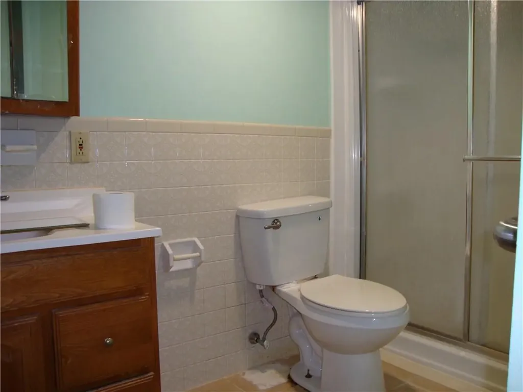 752 Quaker Lane Warwick RI 02818