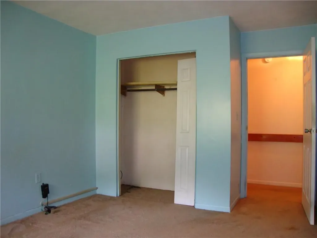752 Quaker Lane Warwick RI 02818