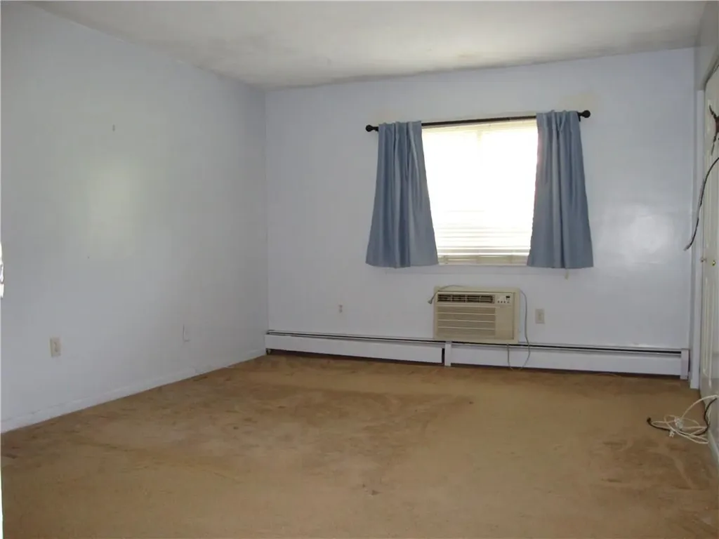 752 Quaker Lane Warwick RI 02818