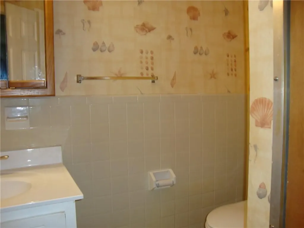 752 Quaker Lane Warwick RI 02818
