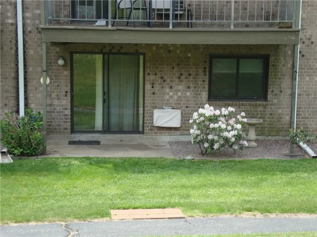 752 Quaker Lane Warwick RI 02818