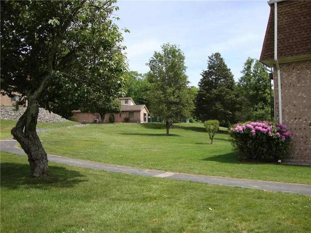 752 Quaker Lane Warwick RI 02818