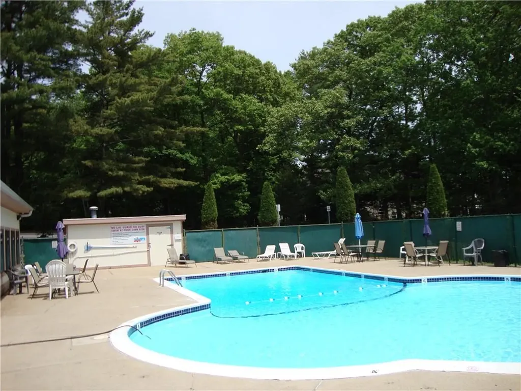752 Quaker Lane Warwick RI 02818