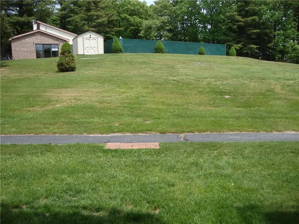 752 Quaker Lane Warwick RI 02818