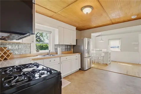 272 Riverside Street Portsmouth RI 02871