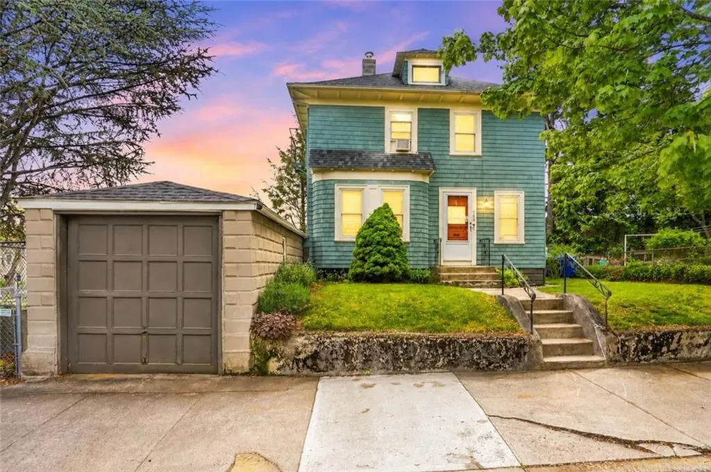 104 Fairview Avenue Pawtucket RI 02860