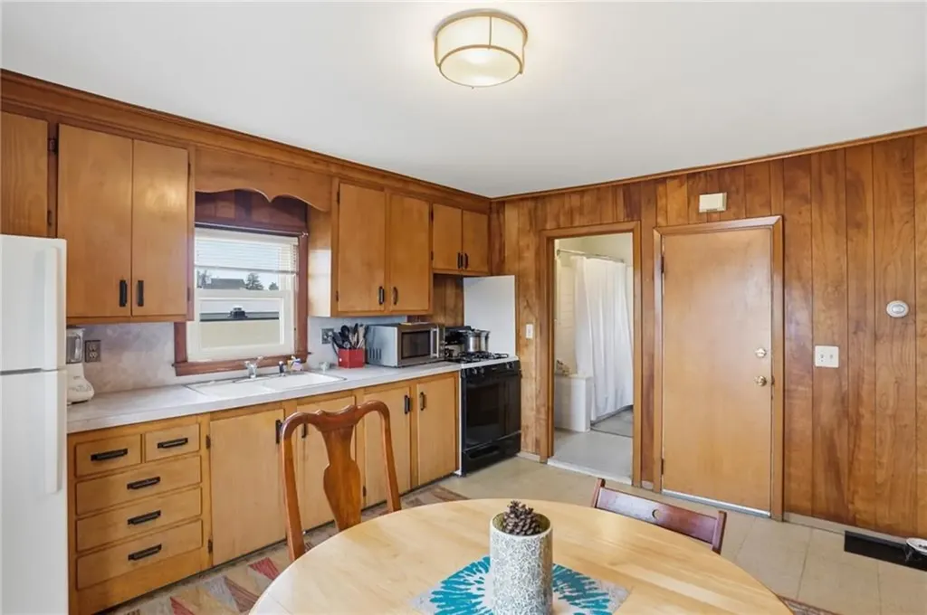 104 Fairview Avenue Pawtucket RI 02860