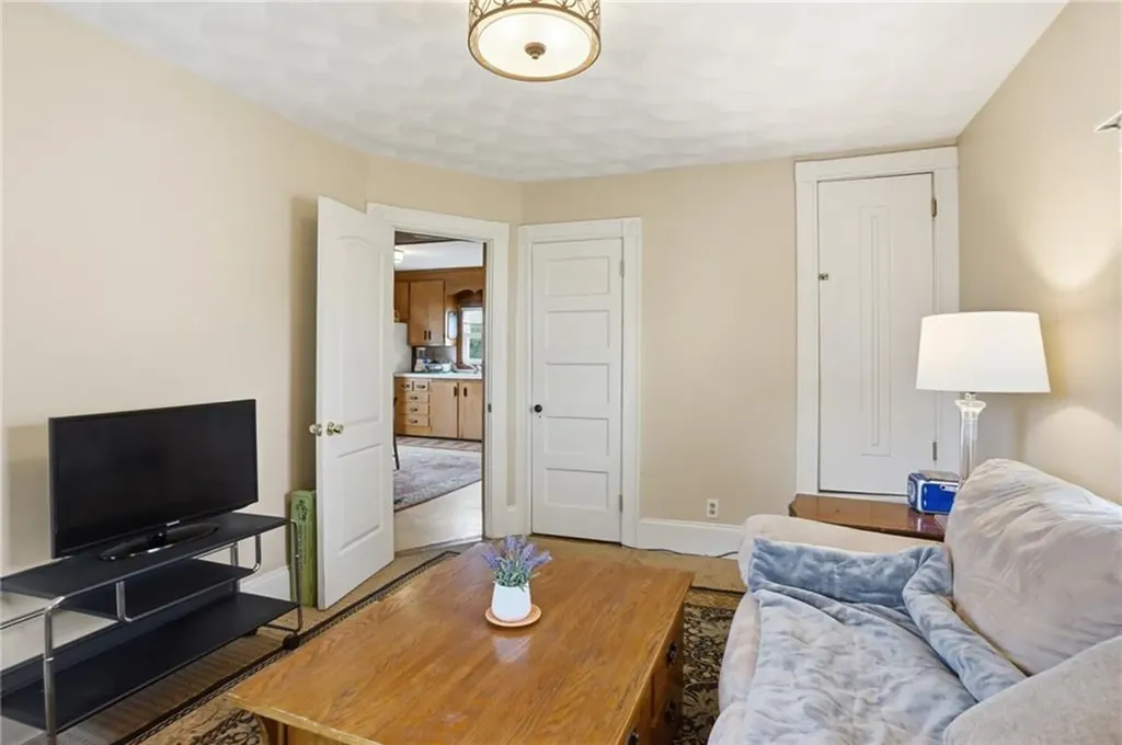 104 Fairview Avenue Pawtucket RI 02860