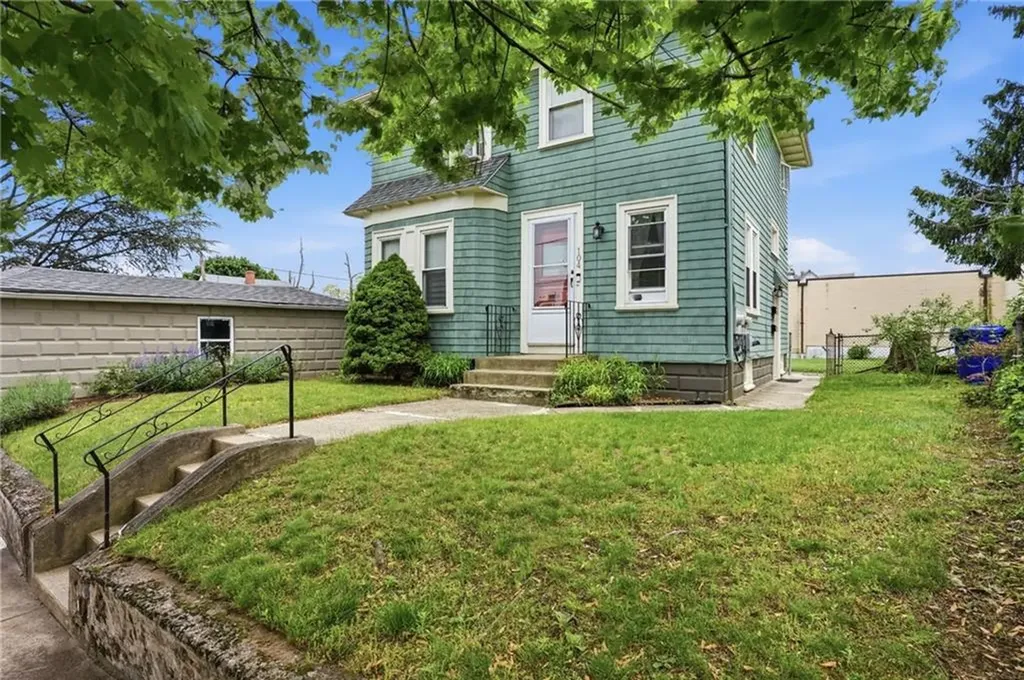 104 Fairview Avenue Pawtucket RI 02860