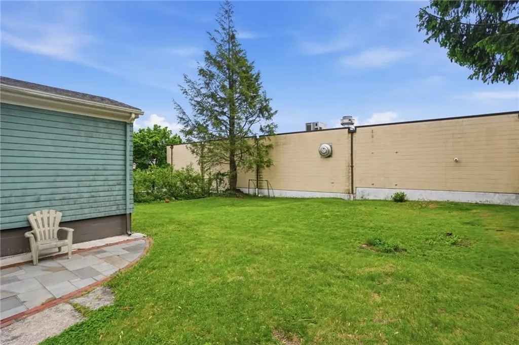 104 Fairview Avenue Pawtucket RI 02860