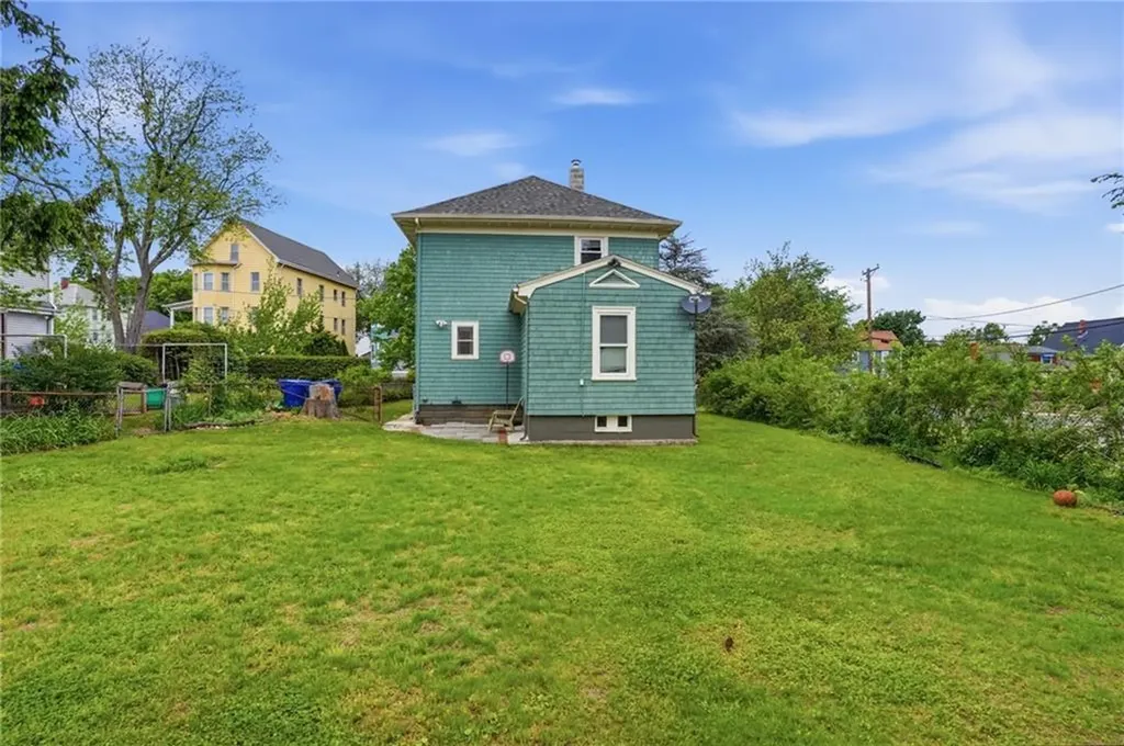 104 Fairview Avenue Pawtucket RI 02860
