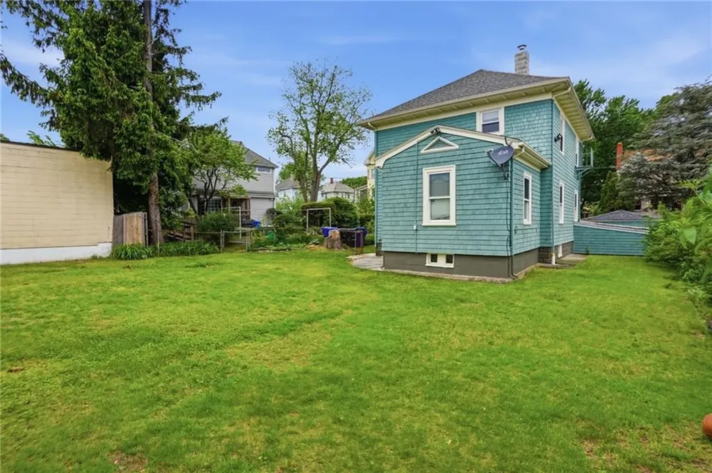 104 Fairview Avenue Pawtucket RI 02860