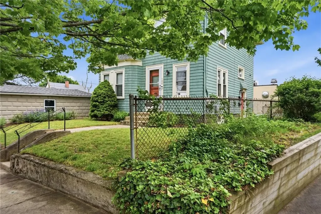 104 Fairview Avenue Pawtucket RI 02860