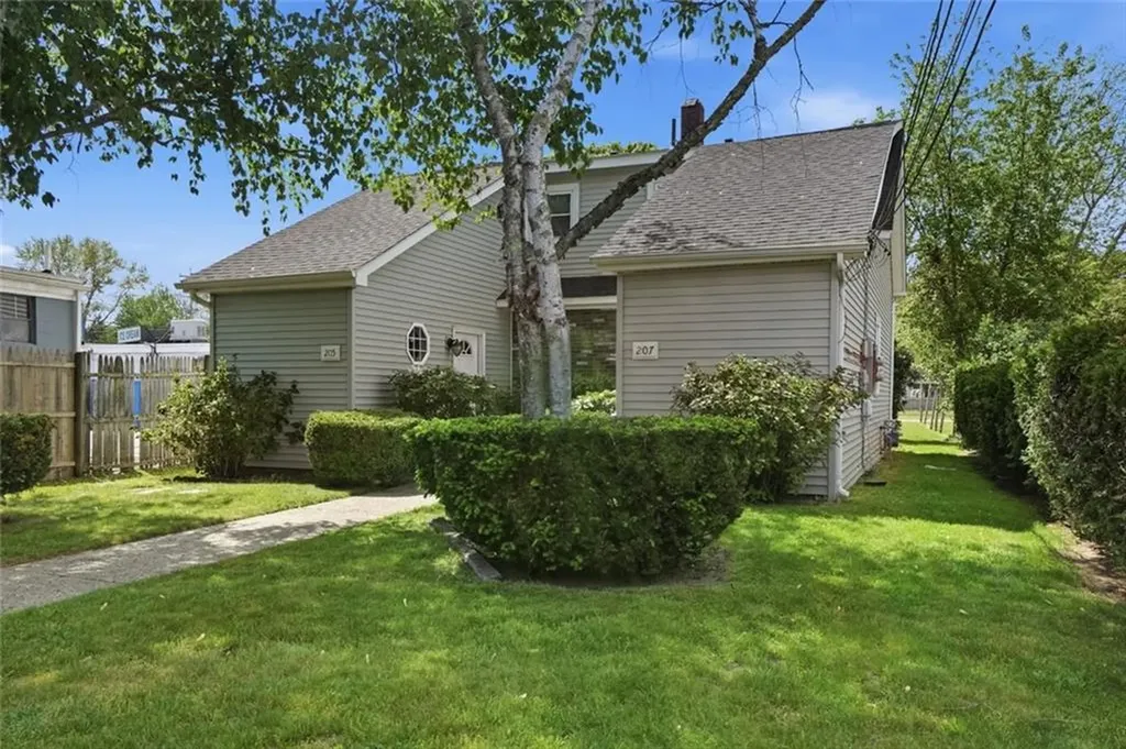 207 Glen Drive Warwick RI 02889