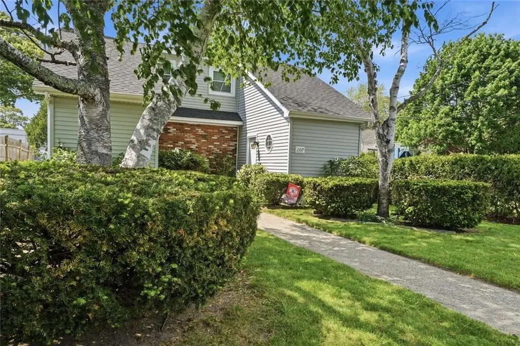 207 Glen Drive Warwick RI 02889