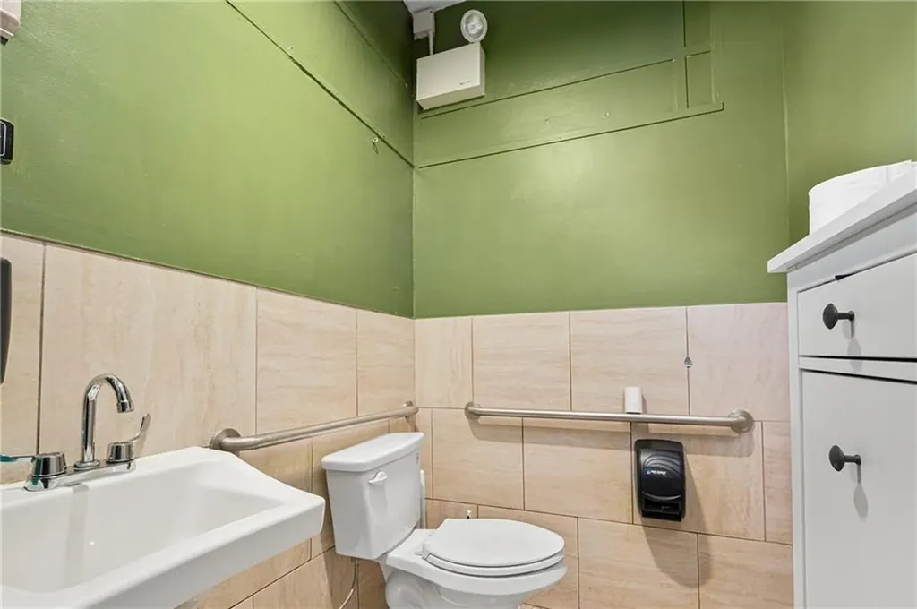 207 Douglas Avenue Providence RI 02908