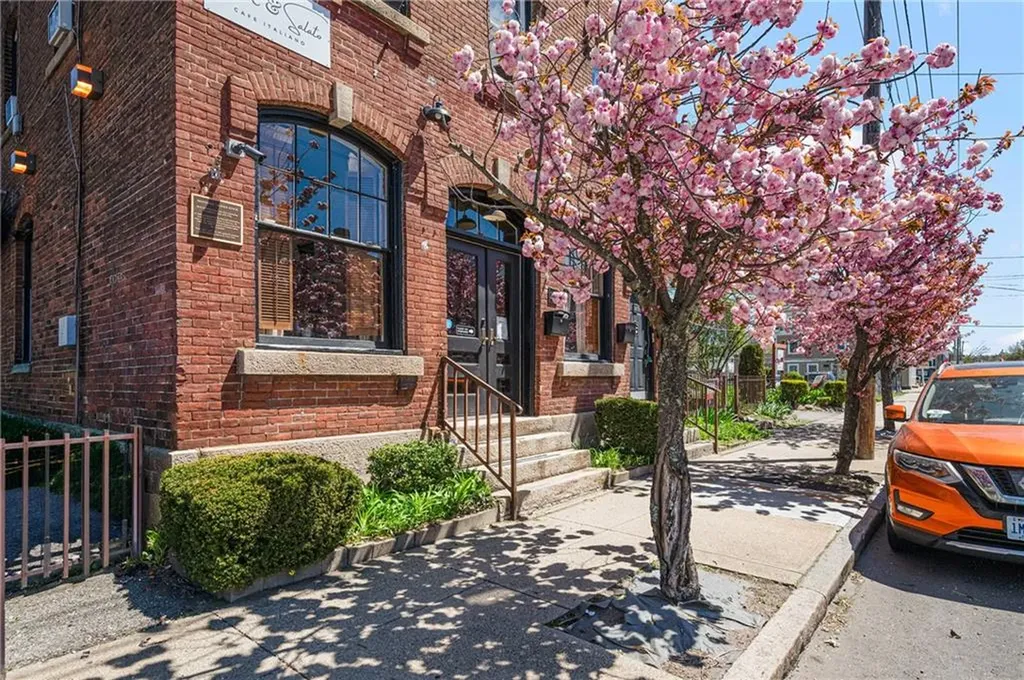 207 Douglas Avenue Providence RI 02908