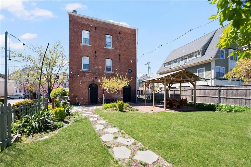 207 Douglas Avenue Providence RI 02908