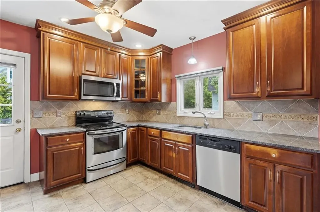 105 Park Avenue Cranston RI 02905