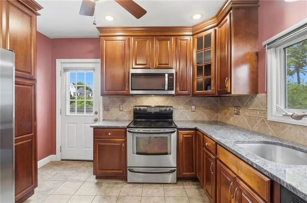 105 Park Avenue Cranston RI 02905