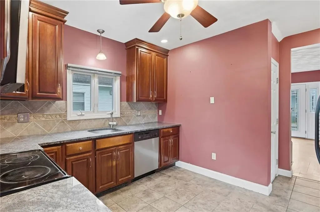 105 Park Avenue Cranston RI 02905