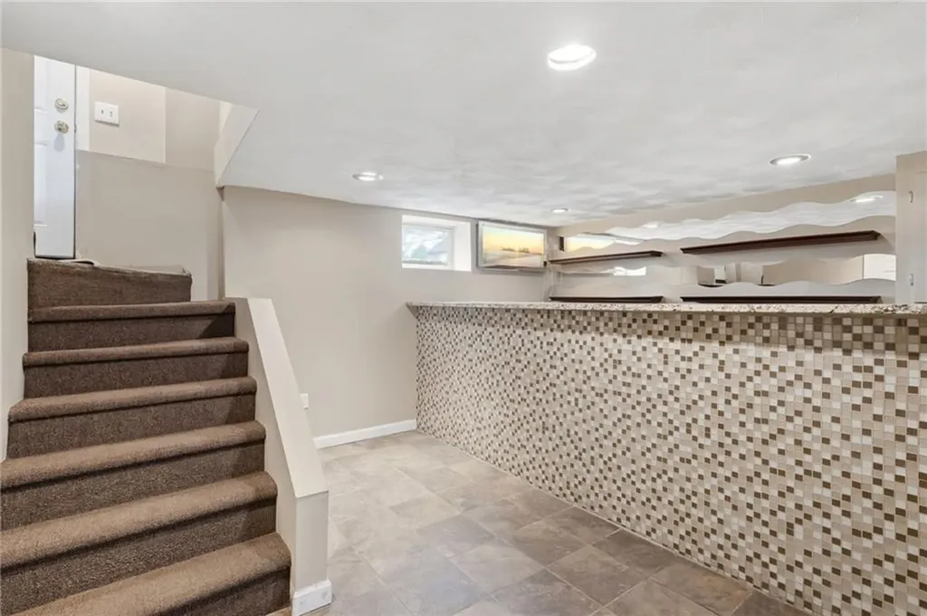 105 Park Avenue Cranston RI 02905