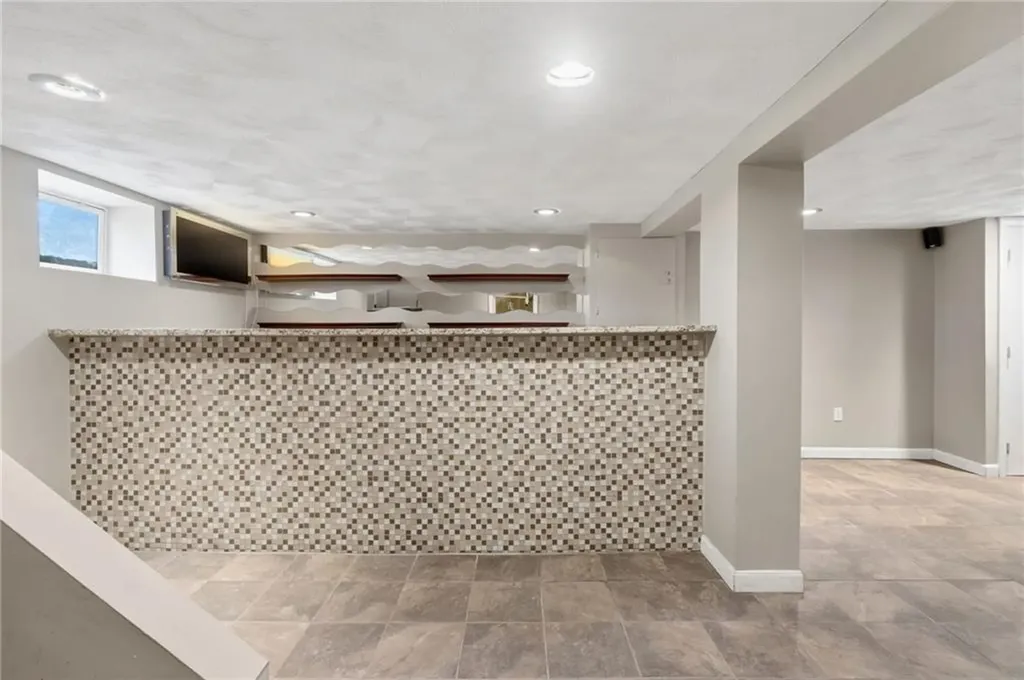 105 Park Avenue Cranston RI 02905