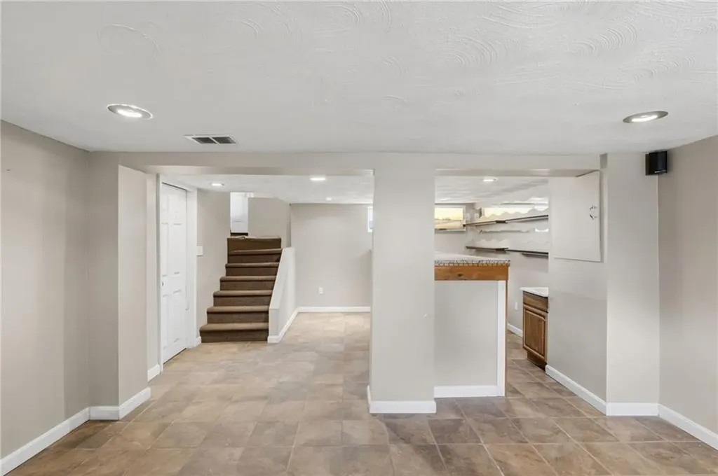 105 Park Avenue Cranston RI 02905