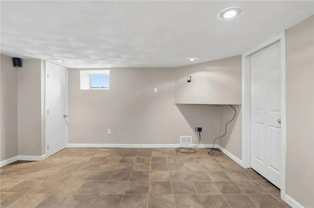 105 Park Avenue Cranston RI 02905