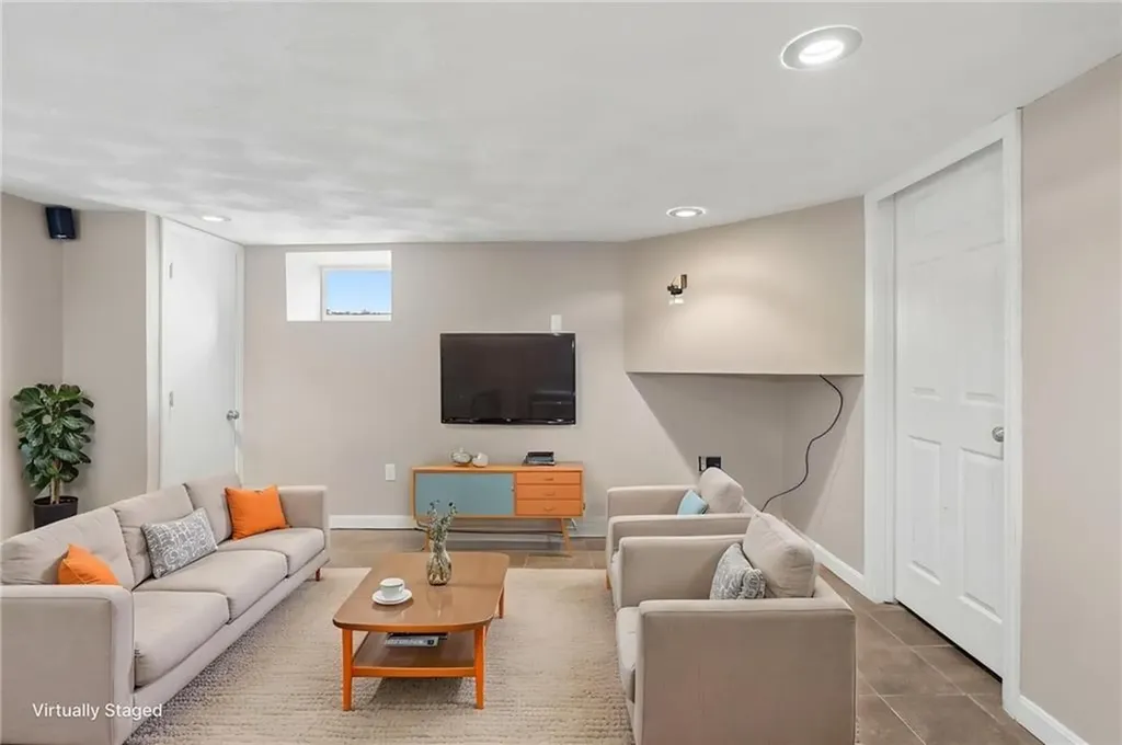 105 Park Avenue Cranston RI 02905