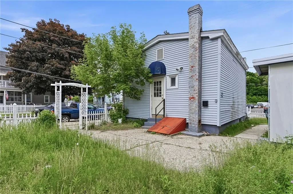 42 Transit Street Woonsocket RI 02895