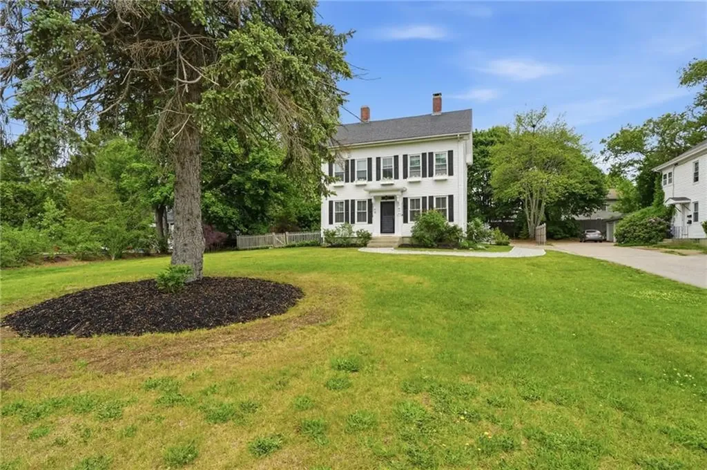 243 Maple Avenue Barrington RI 02806