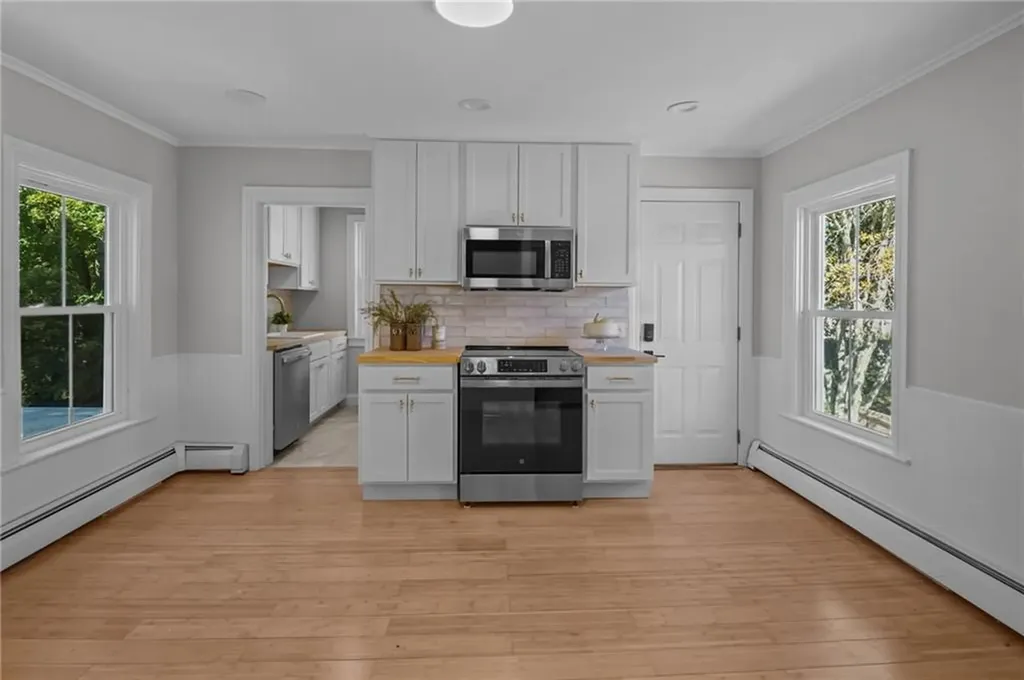 243 Maple Avenue Barrington RI 02806
