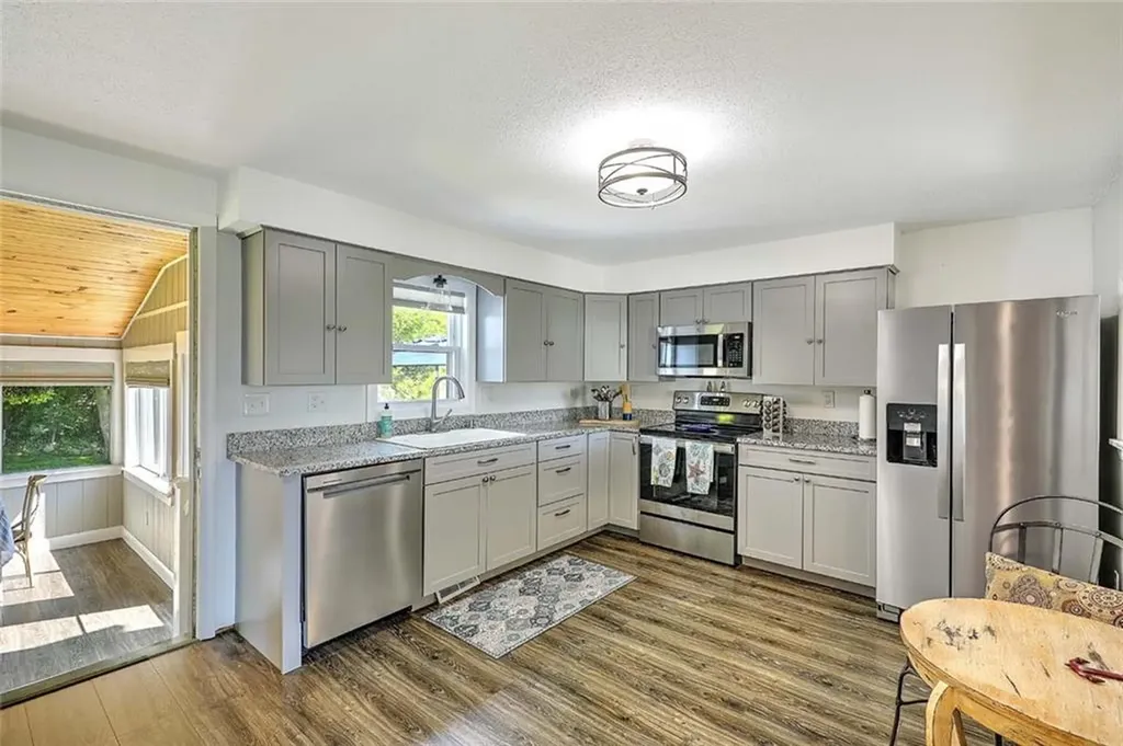 56 King Philip Road Narragansett RI 02882