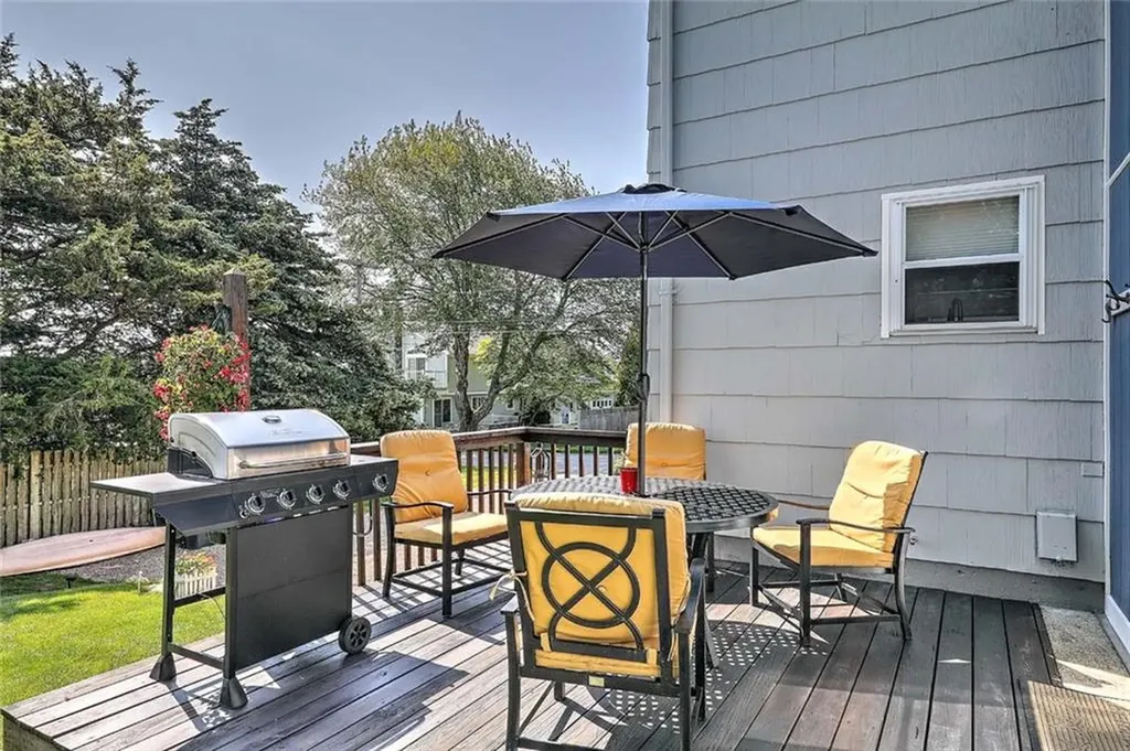 56 King Philip Road Narragansett RI 02882