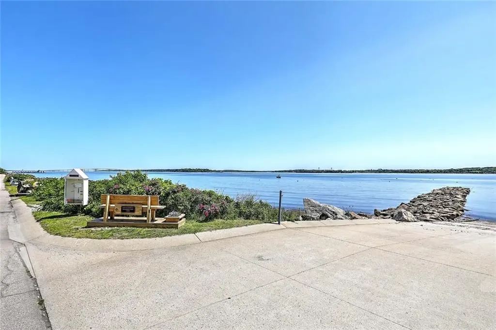 56 King Philip Road Narragansett RI 02882