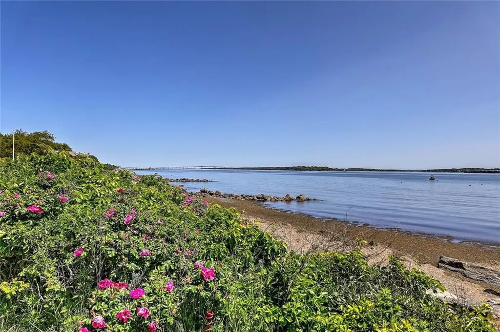 56 King Philip Road Narragansett RI 02882