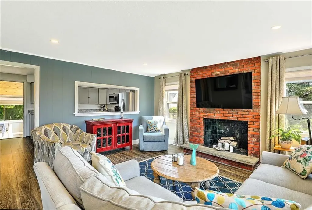 56 King Philip Road Narragansett RI 02882