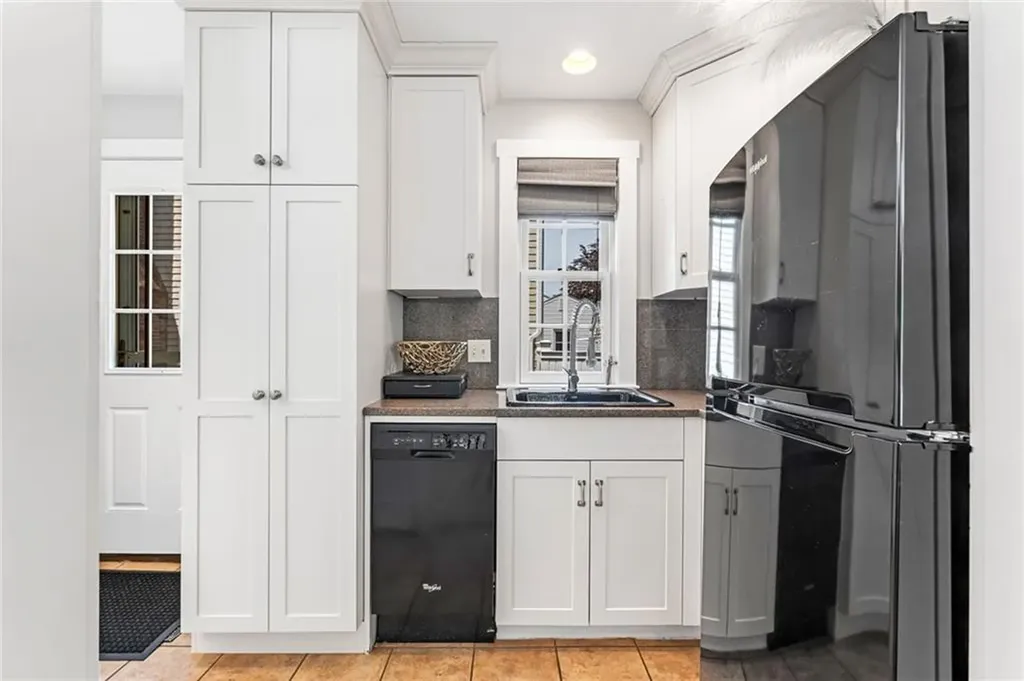7 Florence Avenue Newport RI 02840